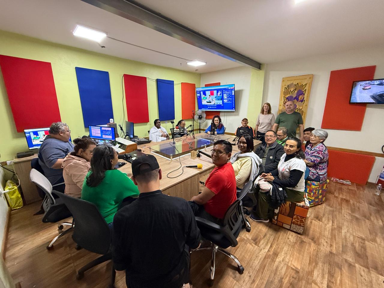 Participantes do Curso Latino-Americano falam sobre saúde mental na rádio Cantareira FM