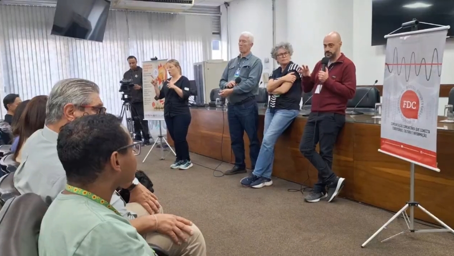 Alunos dos Pontos de Cultura das rádios comunitárias visitam a Câmara Municipal de São Paulo
