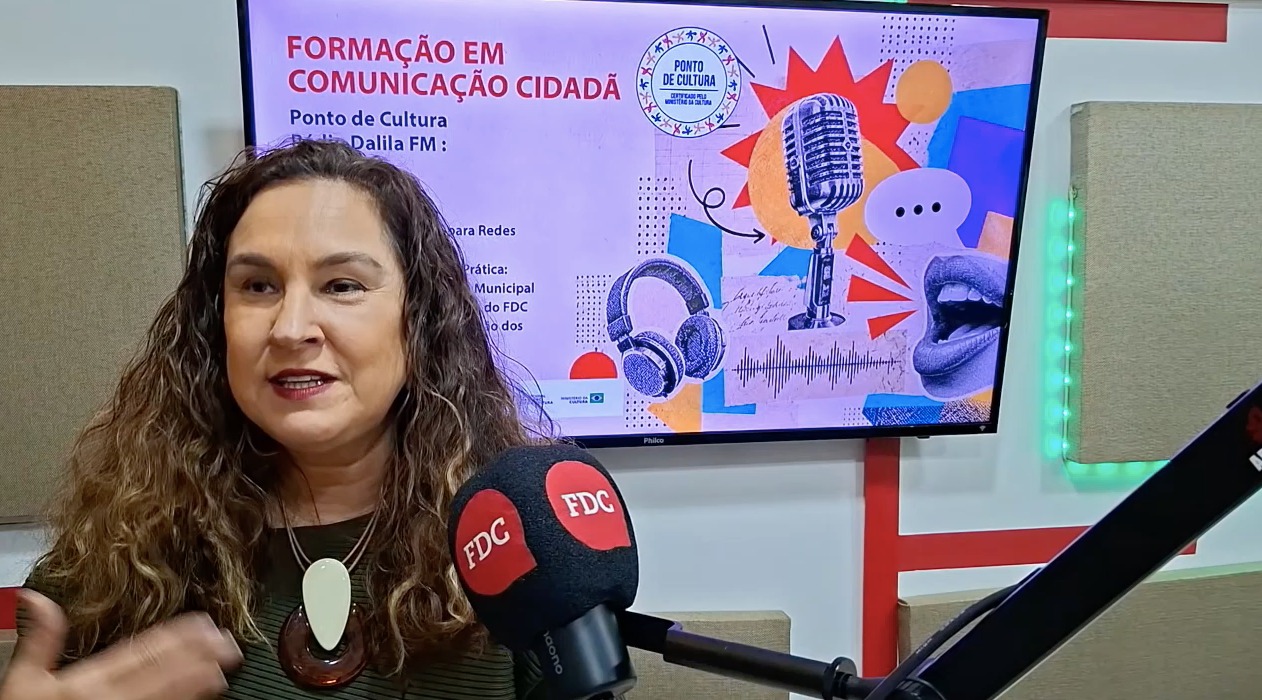 ALUNOS DA RÁDIO DALILA FM VISITAM O FDC PARA TER UM DIA COMO RADIALISTAS PROFISSIONAIS